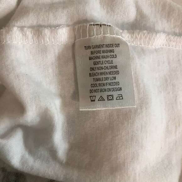 Peanuts Size Large Long Sleeve Cropped White T-Shirt Preloved - Picture 6 of 6